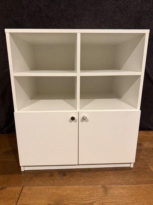 Vitrine robuste fabriquée à la main