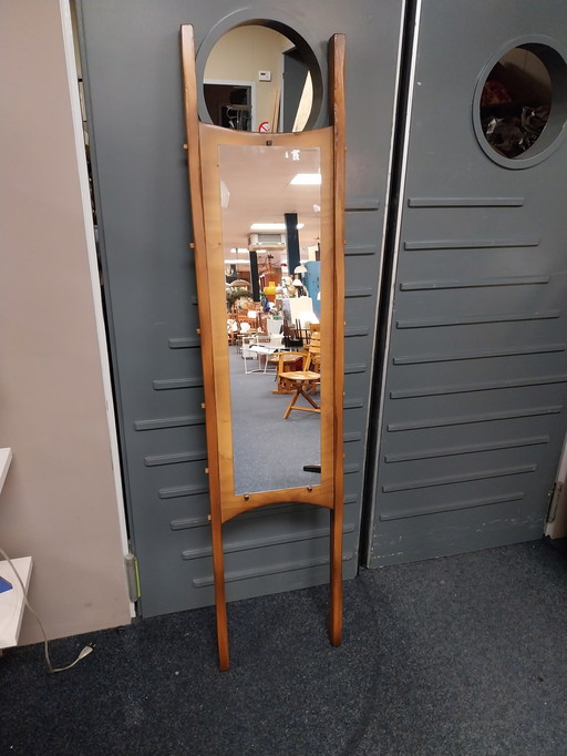 1x freestanding mirror