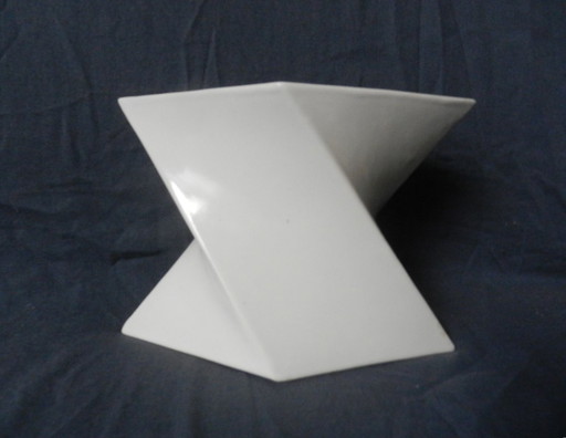 Angled white earthenware vase Jan van der Vaart 1975