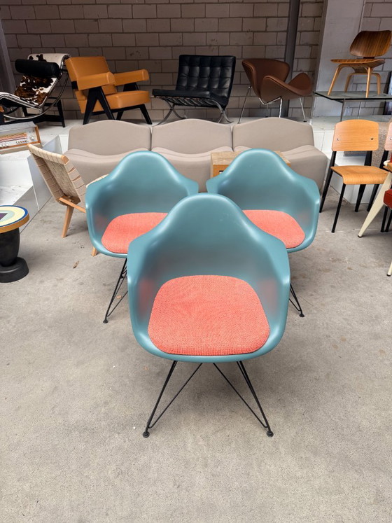 Vitra Eames DAR chair, Charles und Ray Eames (Lagerbestand: 6) – Esszimmerstühle, Metall, Kunststoff (photo 6 of 12)