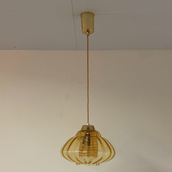 Image 1 of Vintage hanglamp met amberkleurige glazen kap