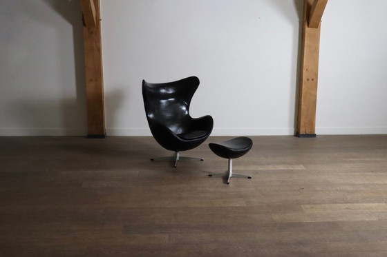 Image 1 of Early Arne Jacobsen “Egg” Chair with Ottoman for Fritz Hansen, Denmark 1963
