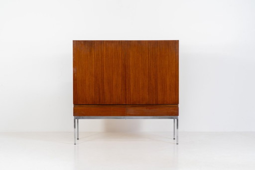 Exclusivo aparador alto S21 en palisandro, diseñado por Dieter Waeckerlin para Behr.