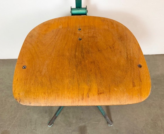 Chaise d'atelier industrielle vert foncé, années 1950 – Tabourets, Iron (photo 7 of 18)
