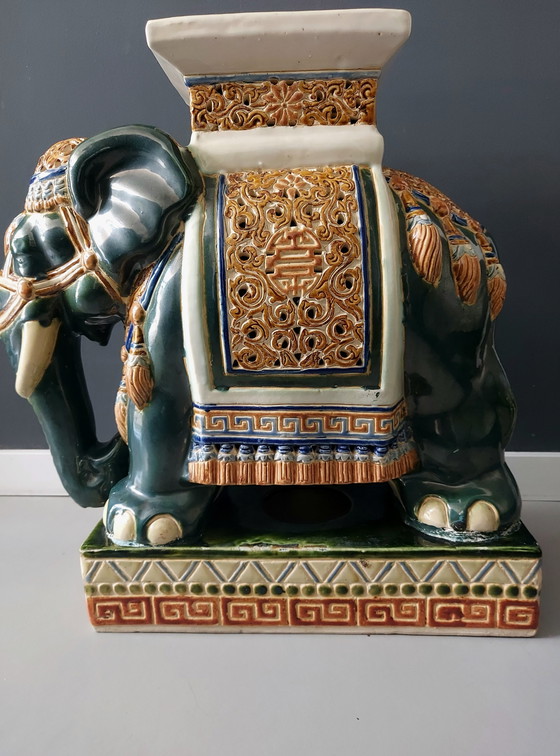 Image 1 of Table à plantes éléphant vintage en céramique XXL