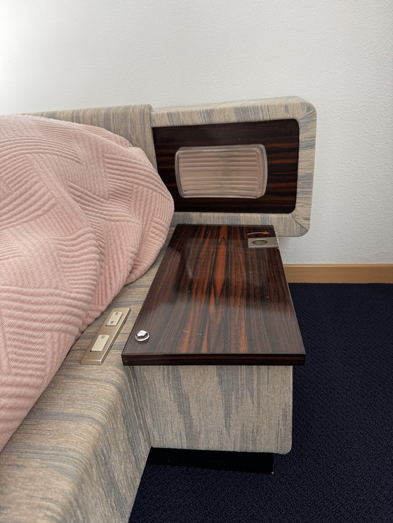 Image 1 of Letto vintage unico con illuminazione integrata degli anni '80