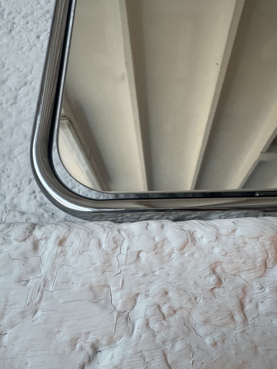 Image 1 of Spiegel met chroombuisdesign uit de jaren 70