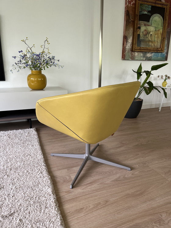 Image 1 of Montis Ella Swivel Chair