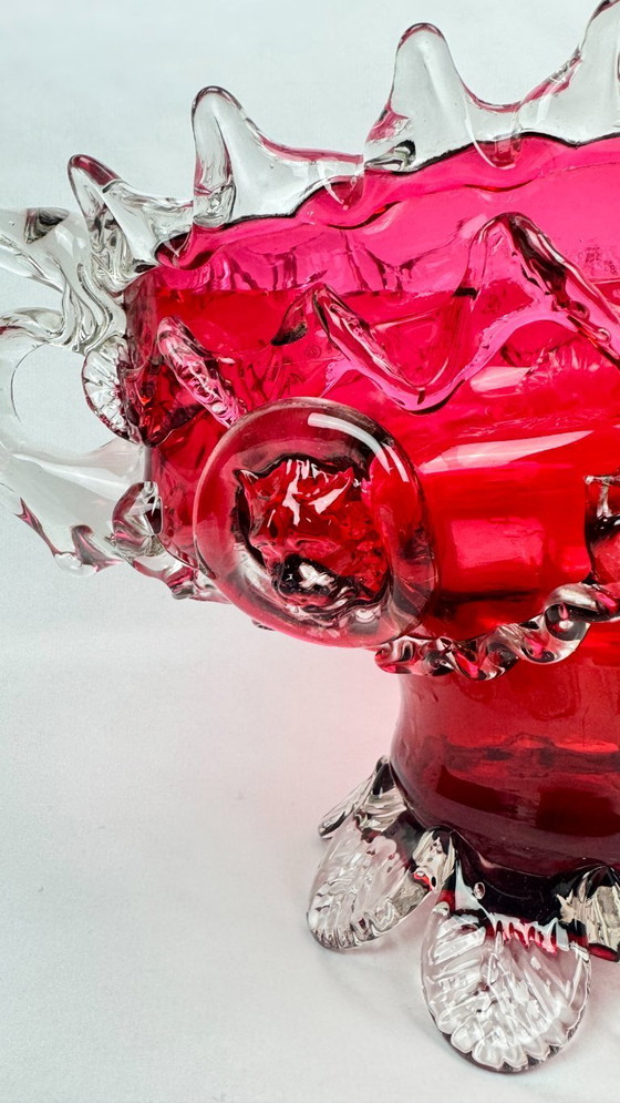 Image 1 of Grande centrotavola in vetro rosso rubino e cristallo applicato, decorato con maschere, XX secolo