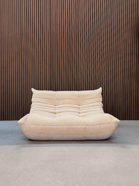Image 1 of Fauteuil Togo Lounge - Deux places en velours côtelé beige
