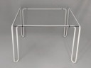 Mesa de centro con marco tubular posmoderna