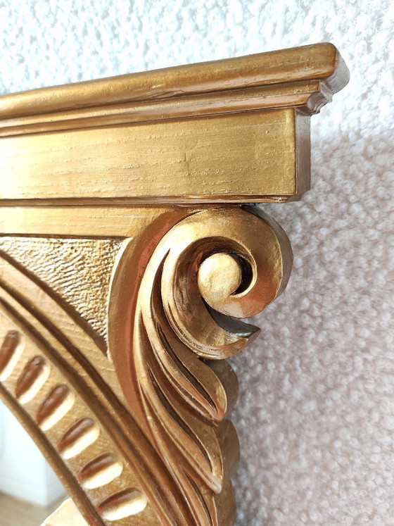 Image 1 of Specchio con frontone dorato