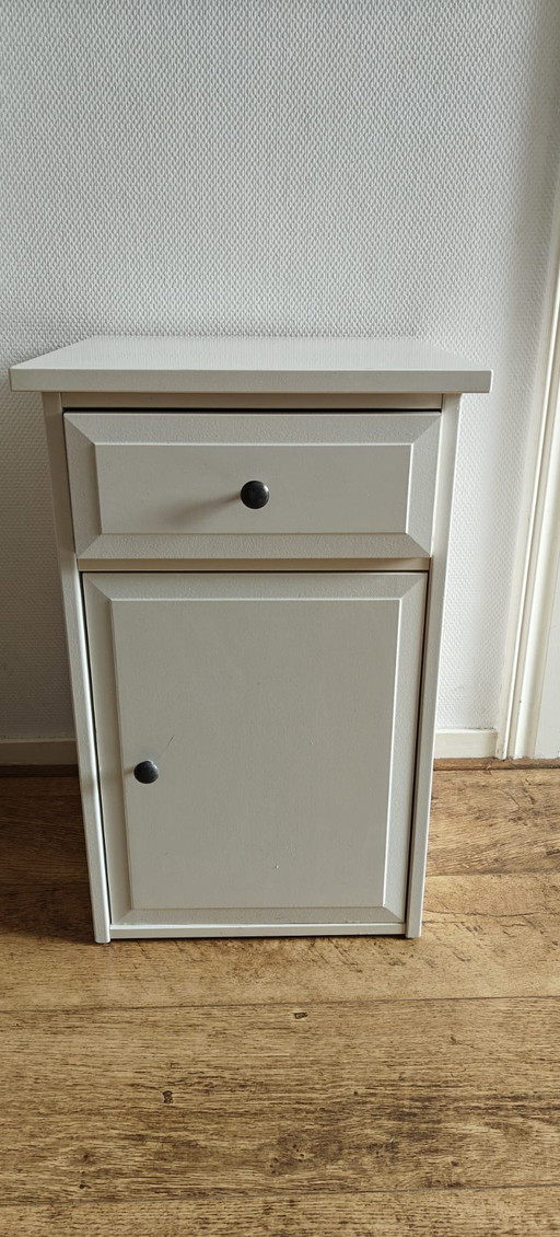 Comodino/mobiletto laterale bianco con cassetto e spazio di archiviazione