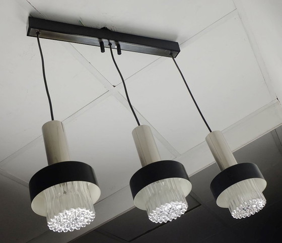Image 1 of Mid-century modern hanglamp met 3 lichtpunten, glas, chroom en zwart metaal, jaren 60.