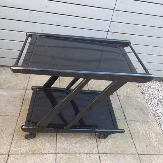 Image 1 of Zwarte Design Serveerwagen – Hoogglans – Z‑Frame – Twee Lagen