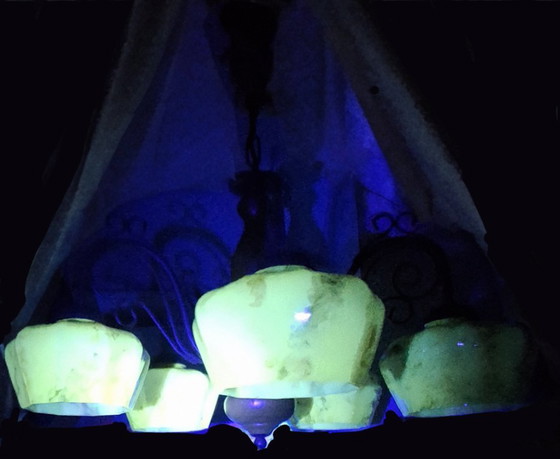 Image 1 of Lámpara de araña Art Déco con pantallas de cristal de uranio