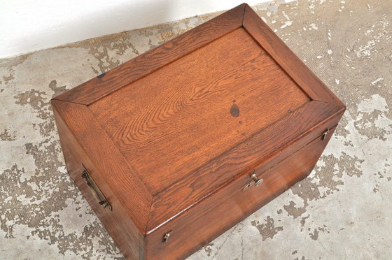 Image 1 of Cómoda antigua de roble con cajones, década de 1900