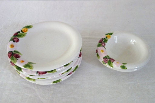 6 Plates + 2 Bowls, Barbotine with vintage fruit decoration