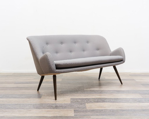 Sofá de cóctel de 2,5 plazas, década de 1950. Restaurado profesionalmente.