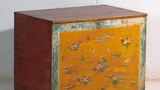 Antique painted trunk in pine wood – China, circa 1930 – Storage cabinet, Iron (photo 3 of 10)