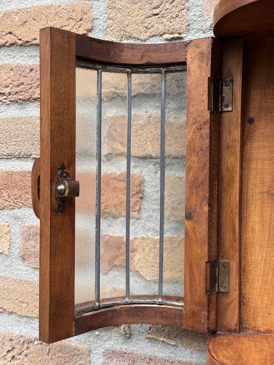 Seltener Apothekerschrank im Art-déco-Stil | Buntglas, Spiegel & Messingbeschläge | 1920er-1930er Jahre (photo 12 of 15)