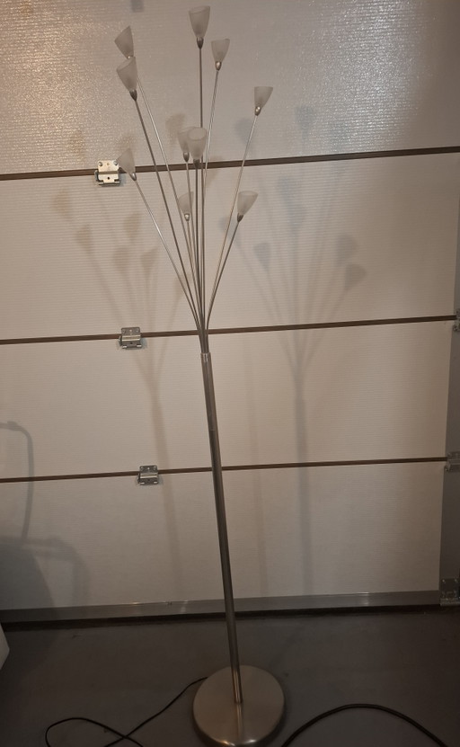 Moderne dimbare led lamp, met voetdimmer