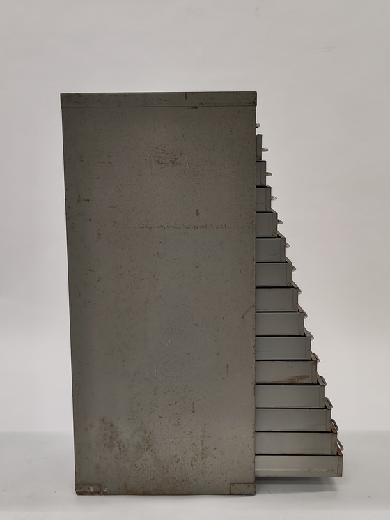 Image 1 of Mobiletto vintage in metallo con 15 cassetti