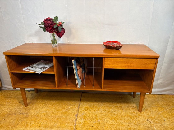 Image 1 of Mid-Century Retro Vintage Teak Media Console / Dressoir van G Plan 1960 voor Vinylplaten • Deens design • Brits