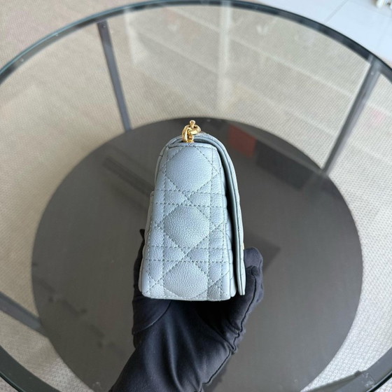 Image 1 of DIOR CARO PICCOLO - PELLE DI VITELLO GRAMMATIZZATA CANNAGE, FERRAMENTA GRIGIA E ORO