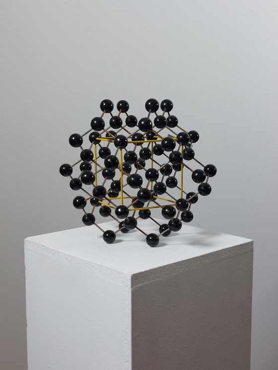 Image 1 of Ancien modèle structural, outil pédagogique de chimie, atomes, République tchèque, diamant