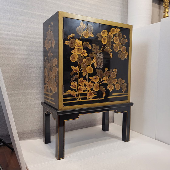 Image 1 of Cabinet “Crisantemos”, Laca Urushi-E, Periodo Showa, S. Xx - Japón