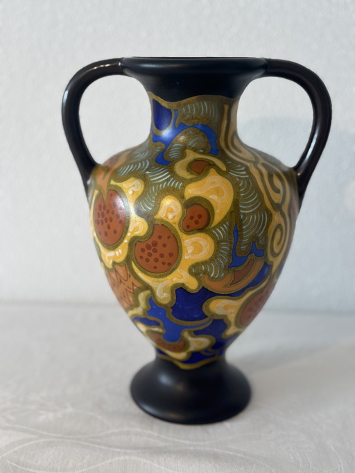 Vase en métal doré