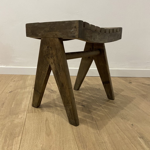 Taburete de madera con listones de Chandigarh