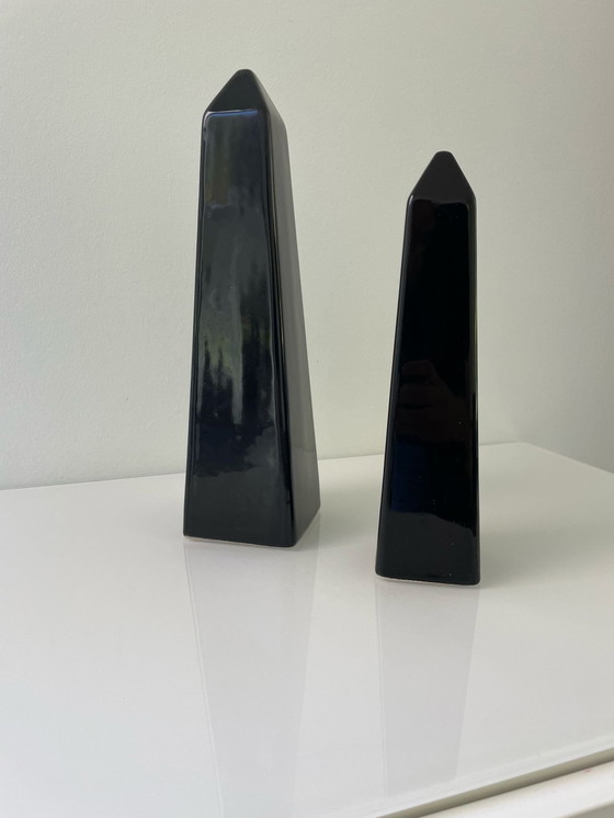 Image 1 of 1980er Jahre Satz von zwei Keramik-Obelisken, Memphis-Stil