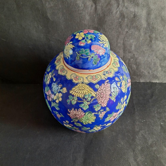 Image 1 of Grande vaso da zenzero cinese decorato in policromia con coperchio. Vintage.