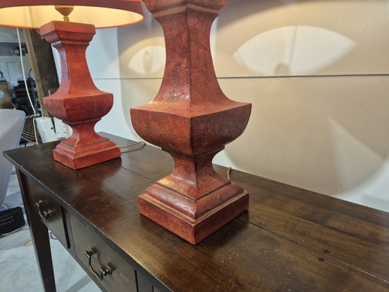 Image 1 of Lampes de table en bois gesso rouge français avec abat-jour assortis