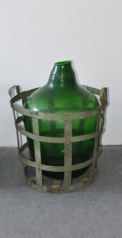 Große Vintage Glasflasche mit Metallkorb