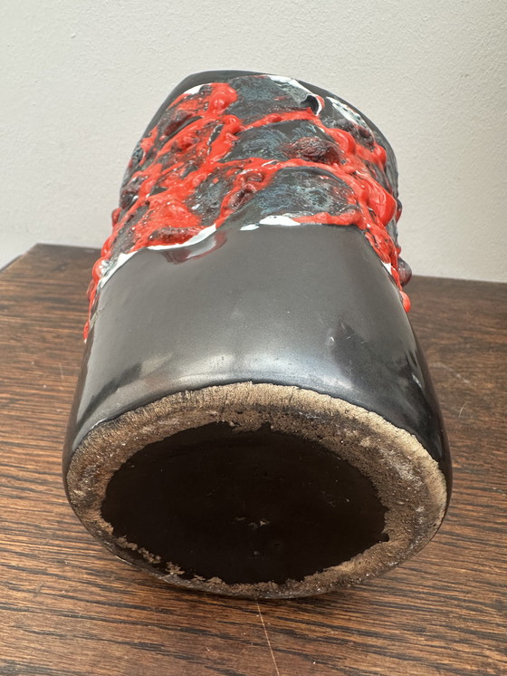 Image 1 of Fat Lava Vaas Rood en Mat Zwart H 17 cm - Toegeschreven aan Vallauris