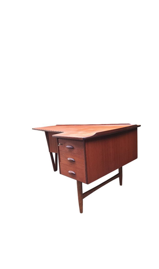 Bureau Boomerang par Peter Løvig Nielsen pour Hedensted Møbelfabrik