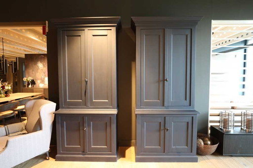 Credenza Mikano con etichetta privata