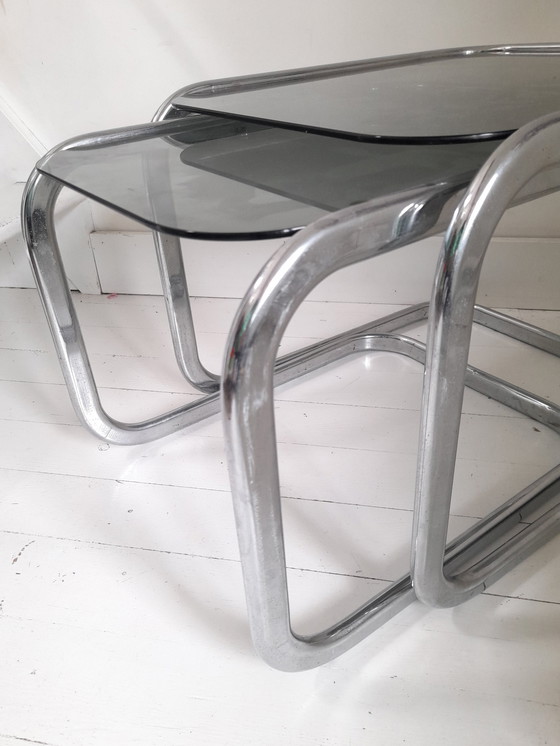 Image 1 of 70S Chroom en Rookglas Nesting Tables