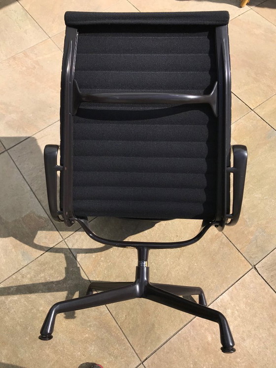 Image 1 of 2 x Vitra Eames EA 115 fauteuils