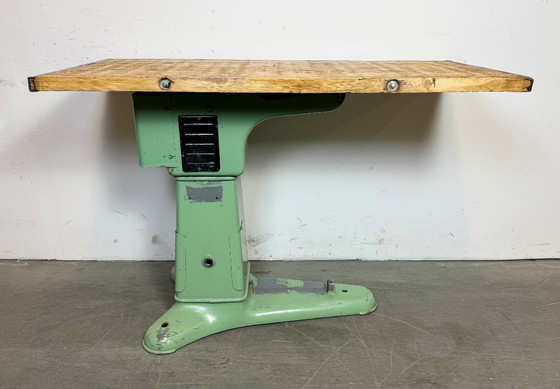 Image 1 of Tavolo industriale in ghisa verde, anni '60