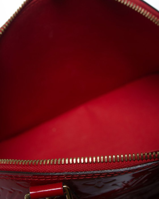 Louis Vuitton, Monogram Vernis Alma BB in Cerise – Top handle bags, Calfskin (photo 8 of 13)