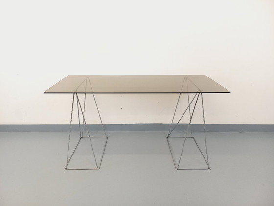 Image 1 of Vintage bureau uit de jaren 70 van gerookt glas en verchroomd metaal.