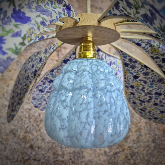 Image 1 of Suspension Fleur 12 Pétales en Rotin, Tissu Fleuri et Globe Verre de Clichy
