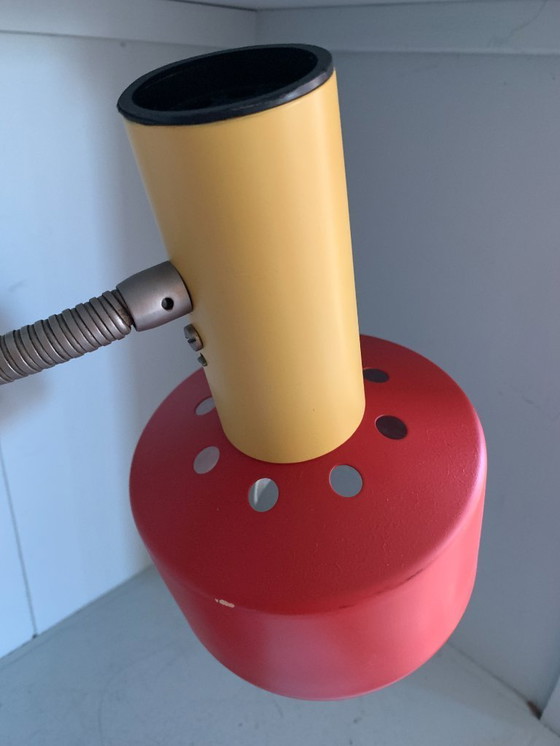 Image 1 of Lampe de bureau vintage rouge et jaune des années 80 (danoise)