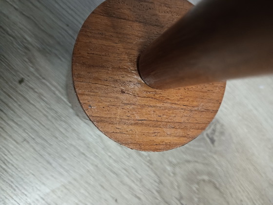 Image 1 of Lampe des années 1960, en teck et avec 6 magnifiques abat-jour en verre.