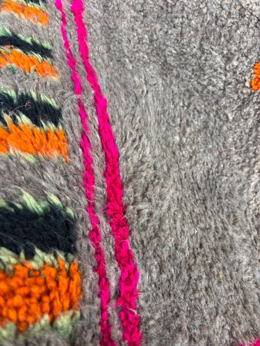 Marokkanischer Berberteppich Beni Ouarain M’rirt, handgewebt aus Wolle, geometrisches und farbenfrohes Design