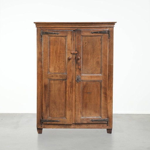 Antieke eikenhouten boerenkast uit eind 17e eeuw met origineel beslag en prachtig patina – buffetkasten, Wood